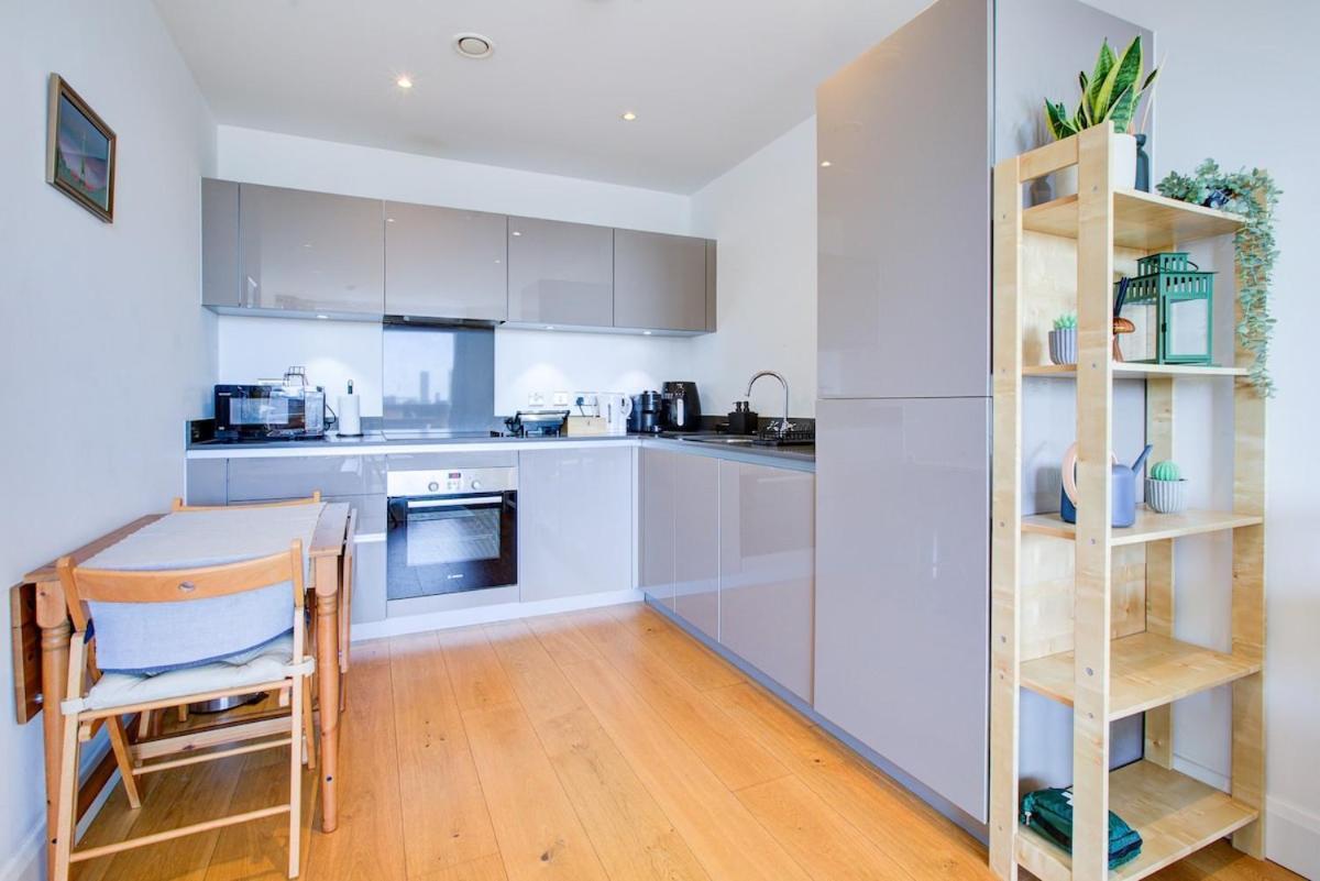 Modern 1-bed Entire Apartment, Zone 2 Apartamento Londres